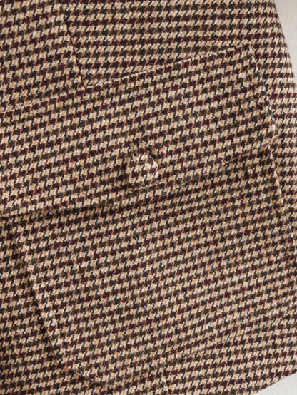 Close-up of a brown and beige houndstooth pattern fabric
